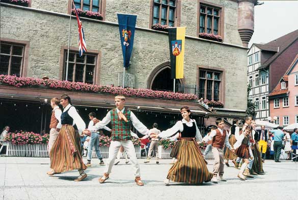 A display of traditional dancing in Göttingen's town square