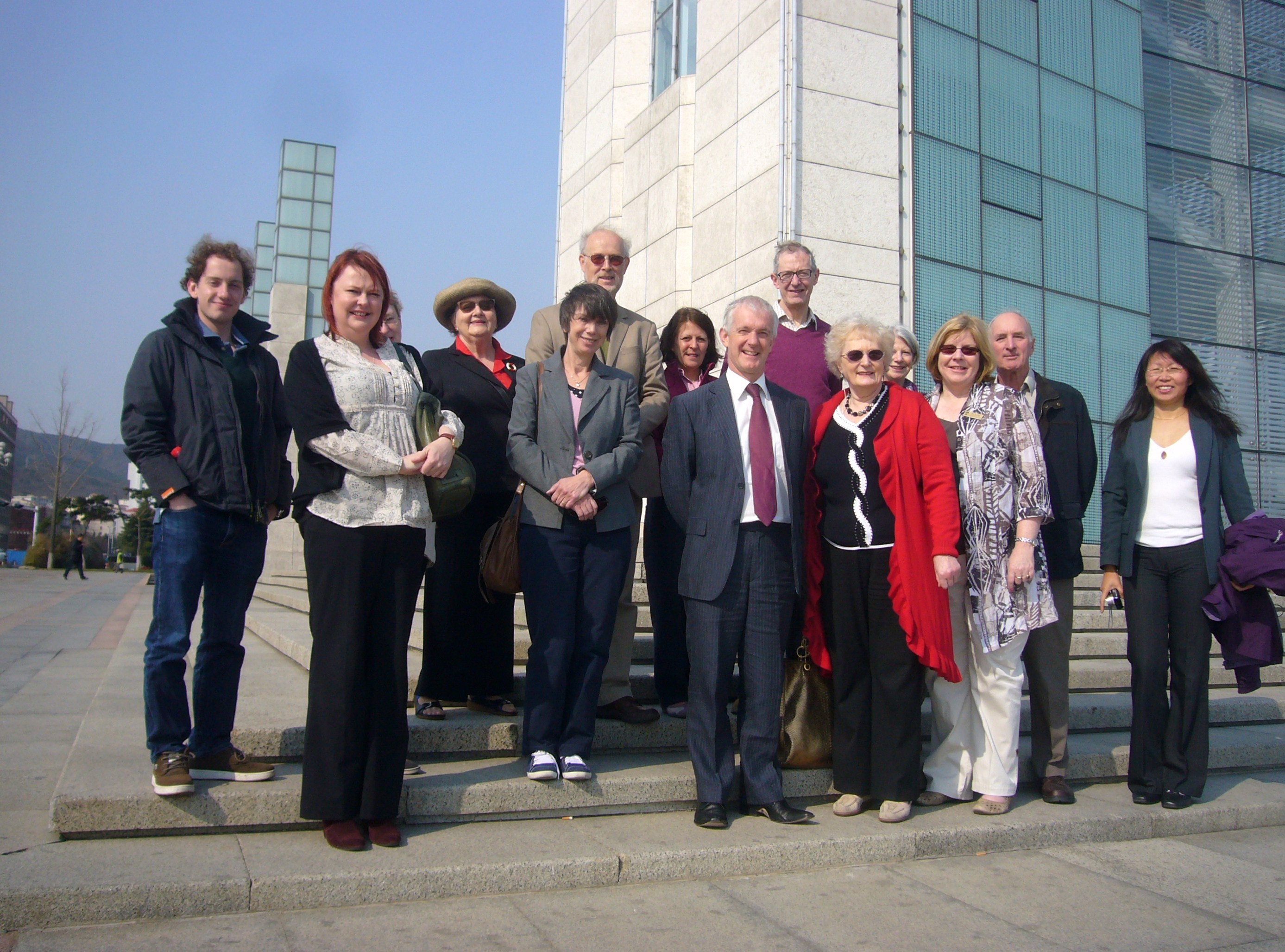 The UK visitors to Weihai