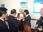 Mayor with Weihai official - April 2012