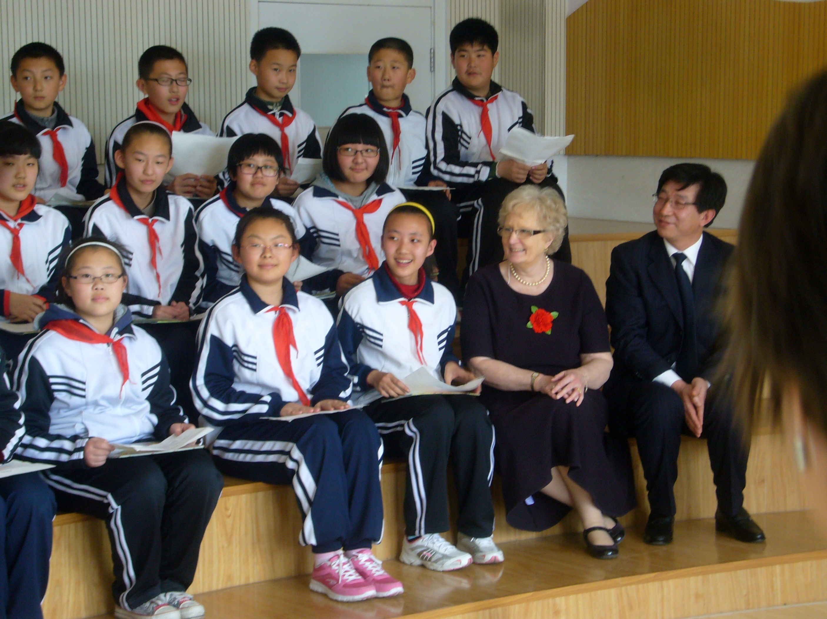 Mayor with Weihai children - April 2012